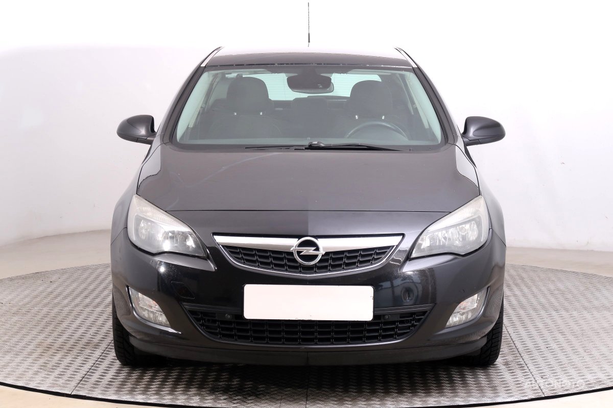 Opel Astra, 2010 - pohled č. 2