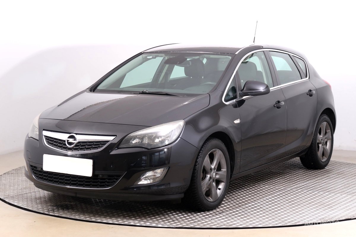Opel Astra, 2010 - pohled č. 3