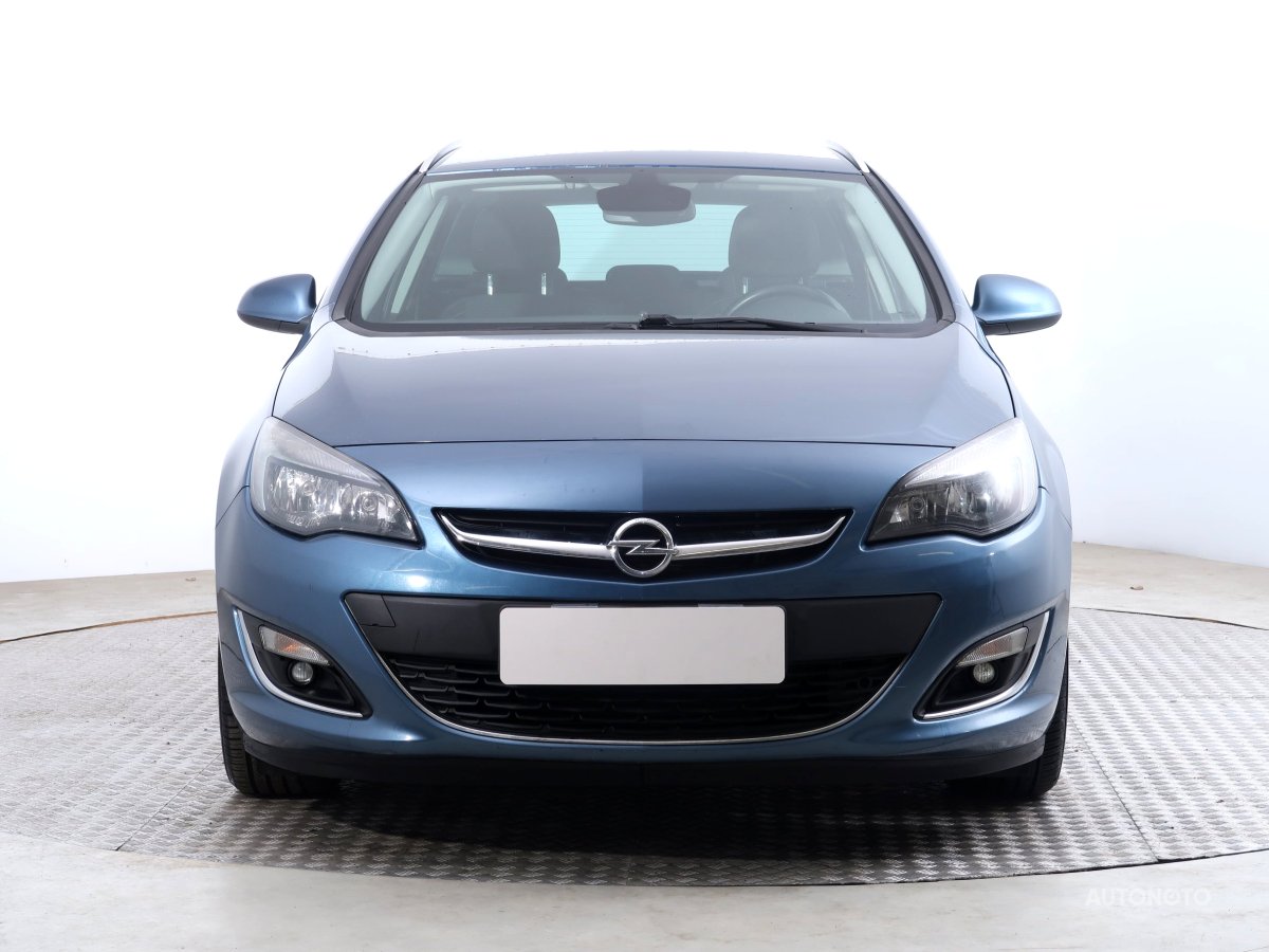 Opel Astra, 2013 - pohled č. 2