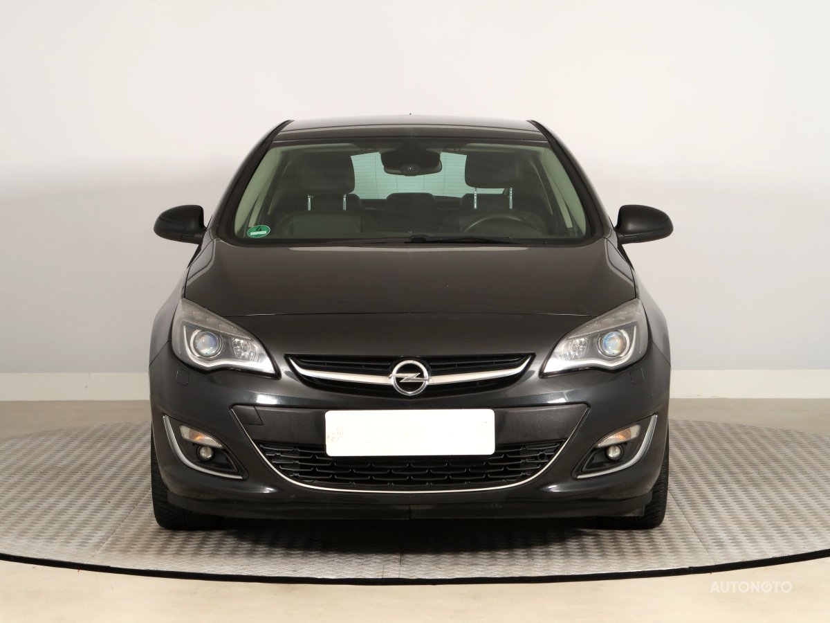 Opel Astra, 2013 - pohled č. 2