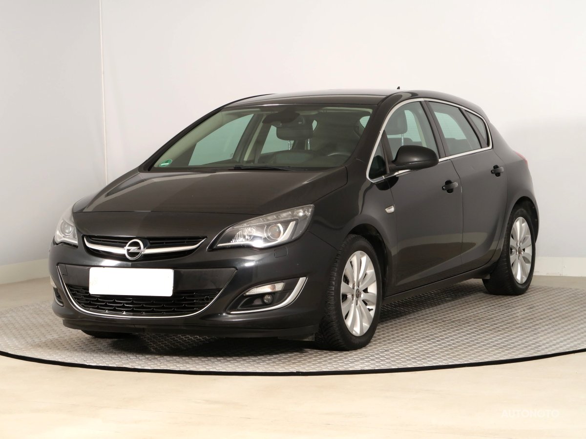 Opel Astra, 2013 - pohled č. 3