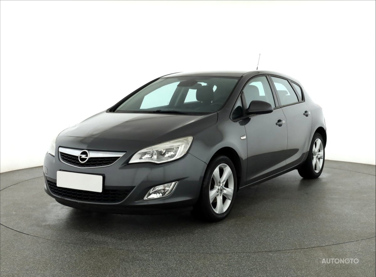 Opel Astra, 2010 - pohled č. 3