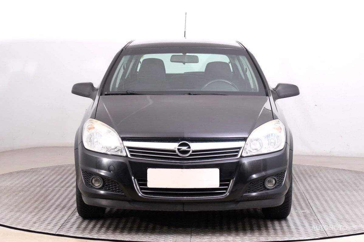 Opel Astra, 2008 - pohled č. 2