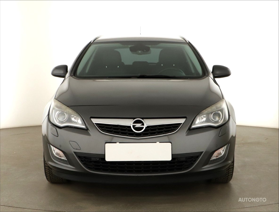 Opel Astra, 2011 - pohled č. 2