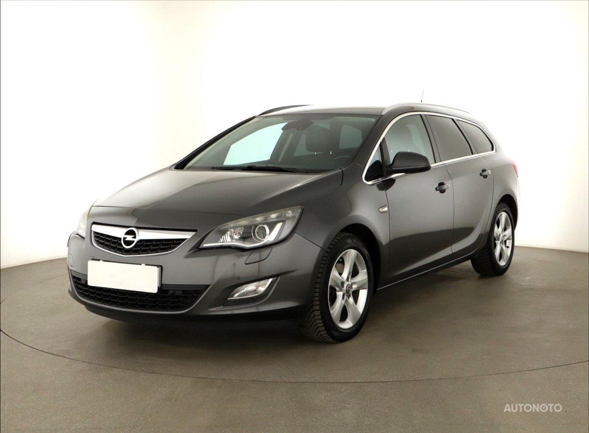 Opel Astra, 2011 - pohled č. 3