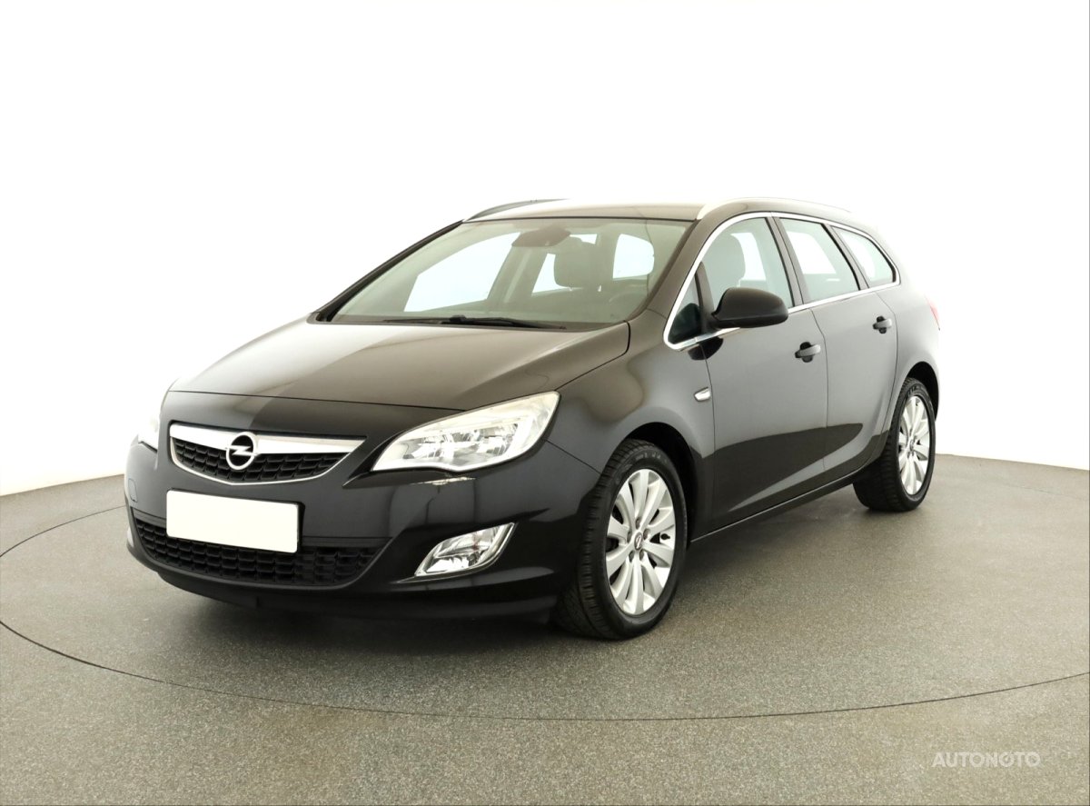 Opel Astra, 2011 - pohled č. 3