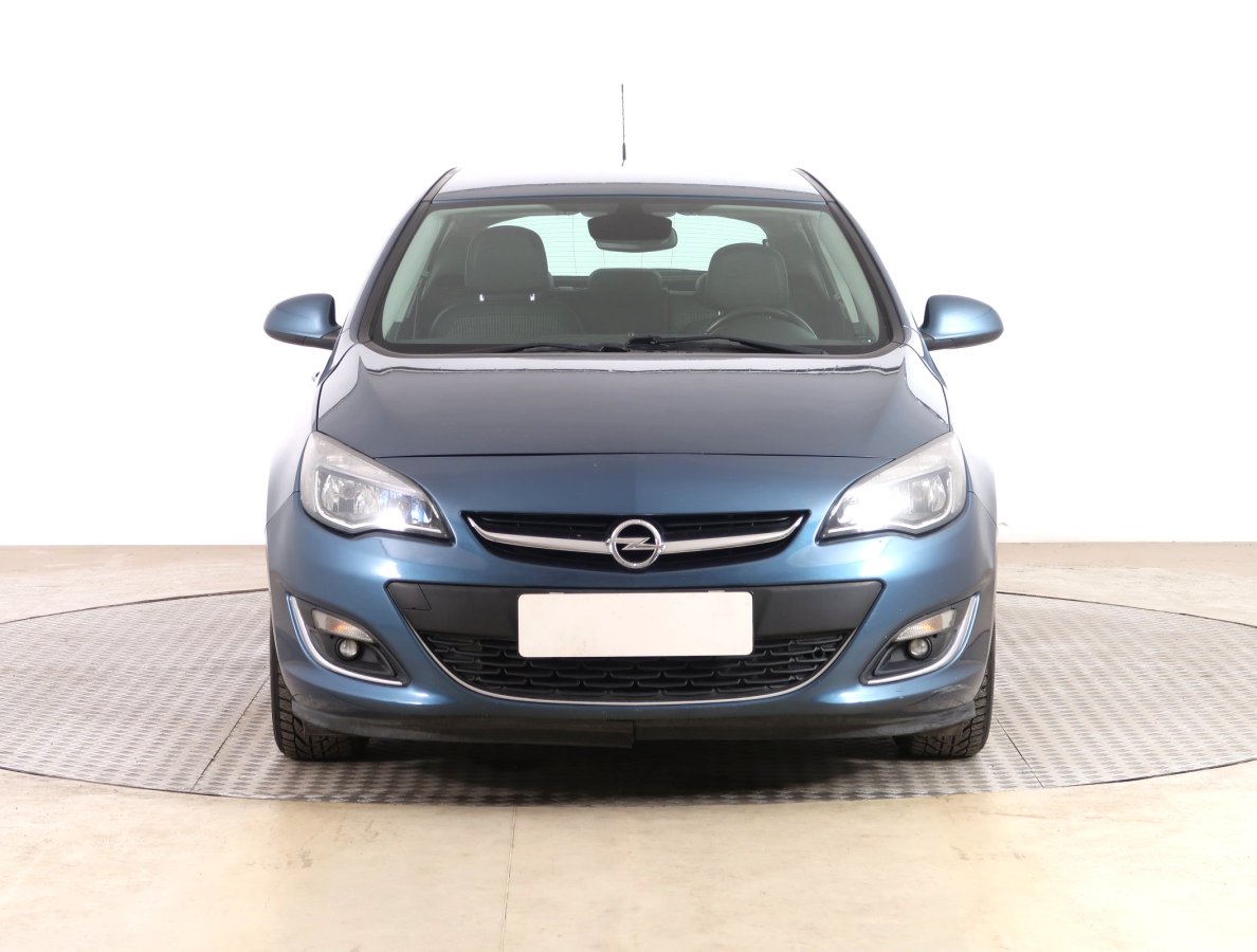 Opel Astra, 2013 - pohled č. 2