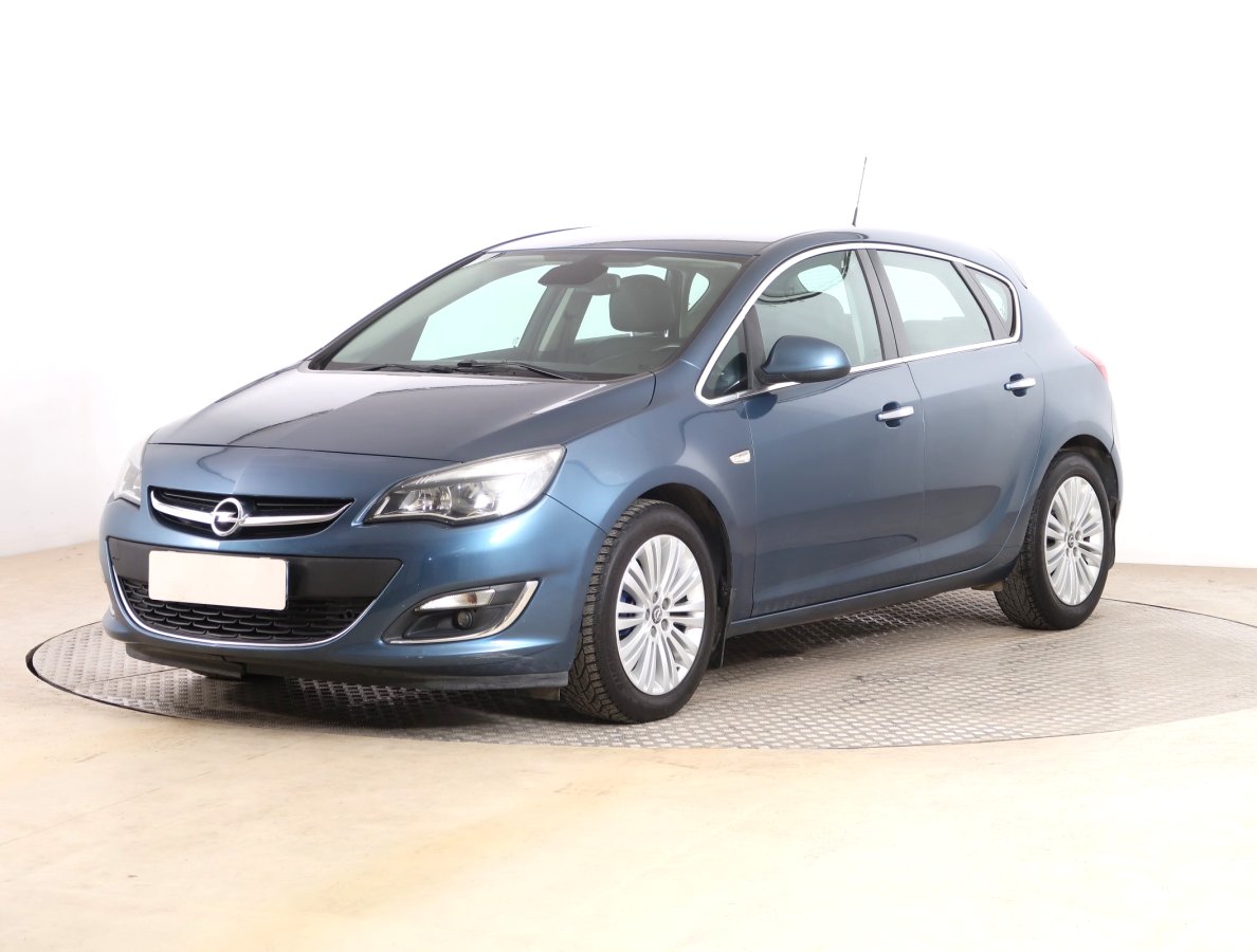 Opel Astra, 2013 - pohled č. 3