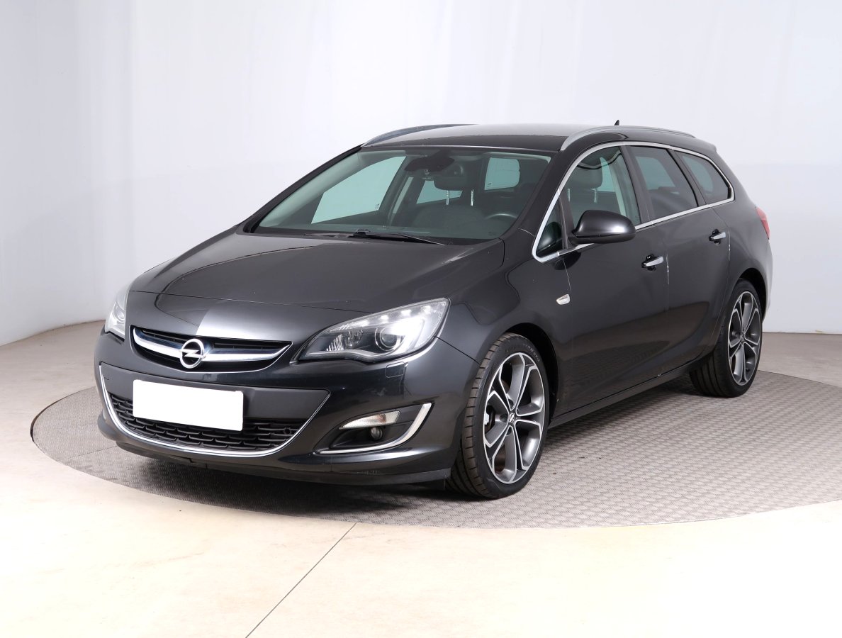 Opel Astra, 2013 - pohled č. 3