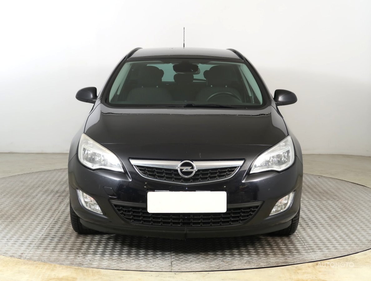 Opel Astra, 2011 - pohled č. 2