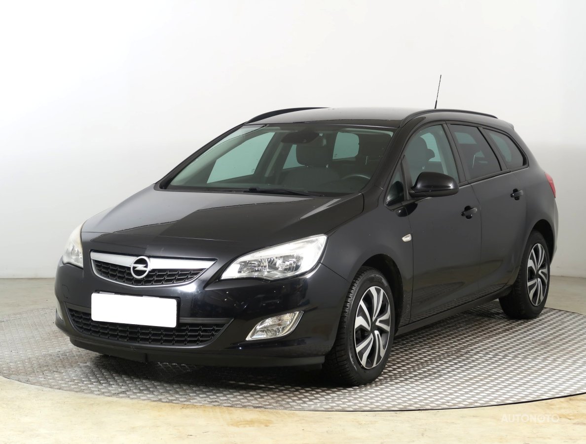 Opel Astra, 2011 - pohled č. 3