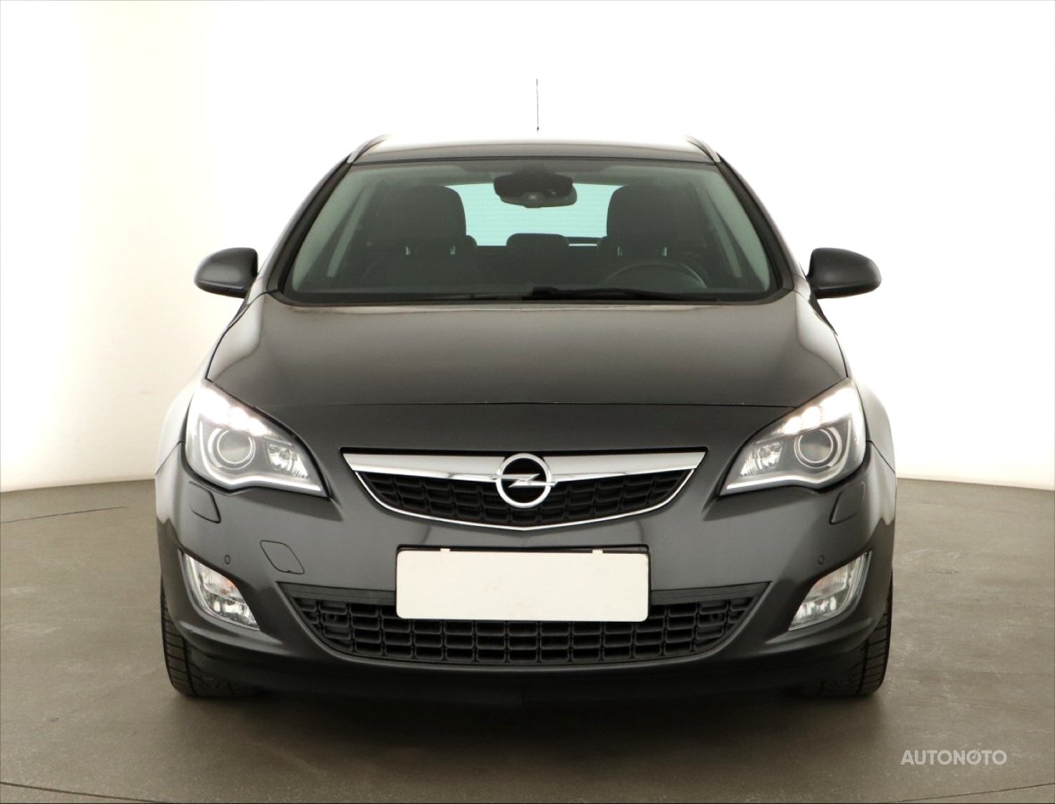Opel Astra, 2012 - pohled č. 2