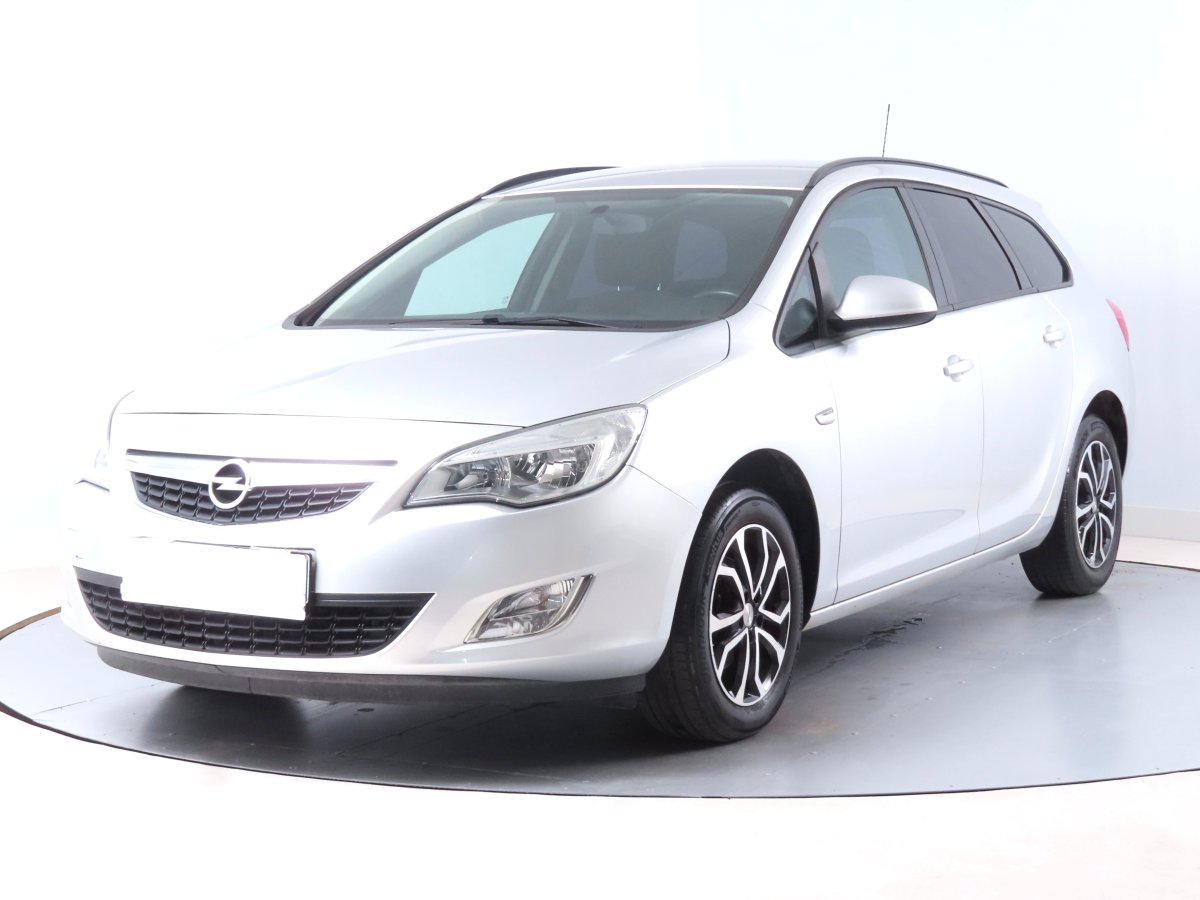Opel Astra, 2012 - pohled č. 3