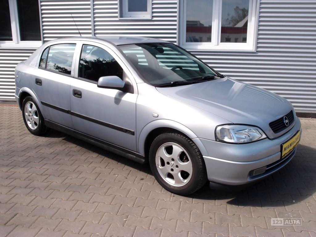 Opel Astra, 2002 - celkový pohled