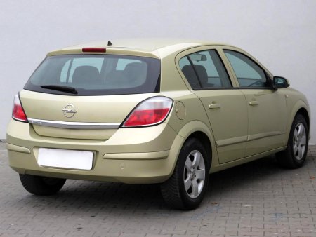 Opel Astra, 2004 - pohled č. 5