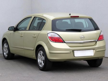 Opel Astra, 2004 - pohled č. 7