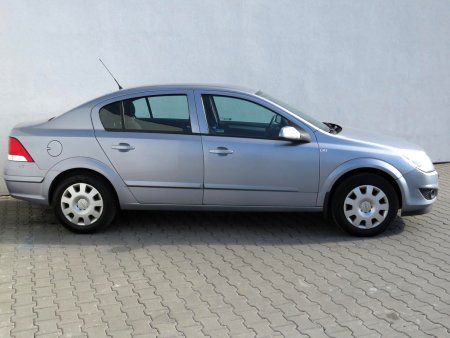 Opel Astra, 2008 - pohled č. 4