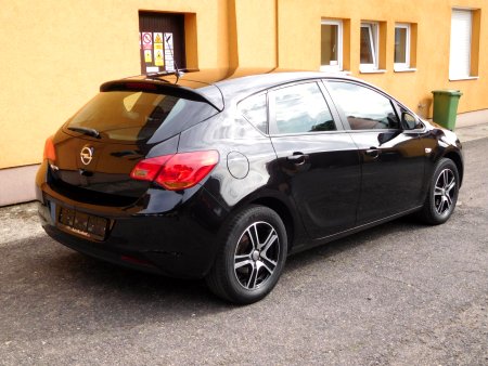 Opel Astra, 2010 - pohled č. 6