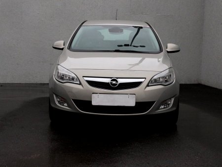 Opel Astra, 2010 - pohled č. 2
