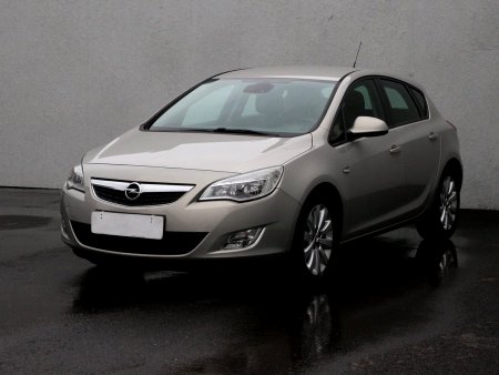 Opel Astra, 2010 - pohled č. 3