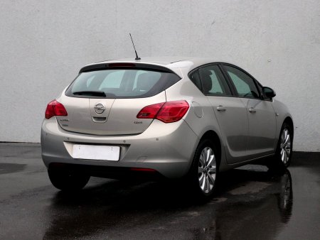 Opel Astra, 2010 - pohled č. 5