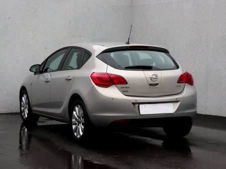 Opel Astra, 2010 - pohled č. 7
