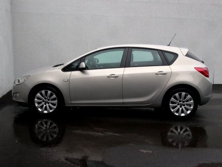 Opel Astra, 2010 - pohled č. 8
