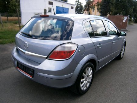 Opel Astra, 2005 - pohled č. 3