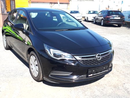 Opel Astra, 2017 - pohled č. 3