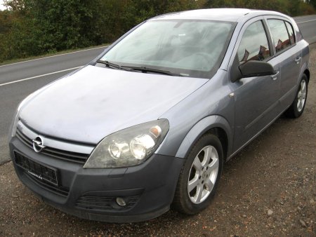 Opel Astra, 2004 - pohled č. 2