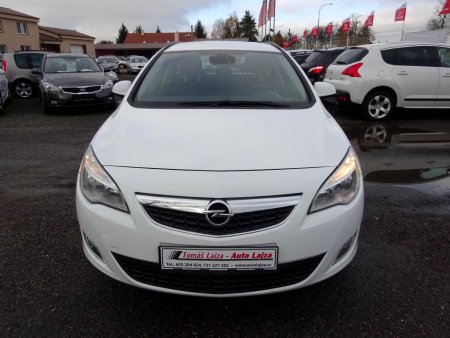 Opel Astra, 2011 - pohled č. 2