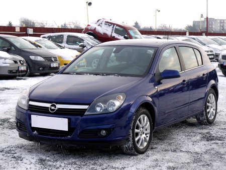 Opel Astra, 2004 - pohled č. 3