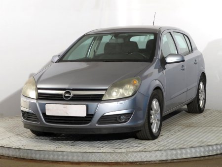 Opel Astra, 2005 - pohled č. 3