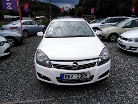 Opel Astra, 2012 - pohled č. 3