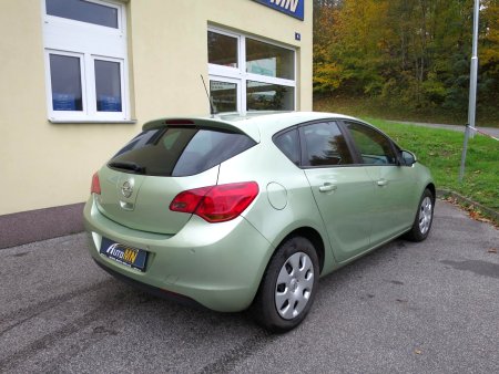 Opel Astra, 2011 - pohled č. 3