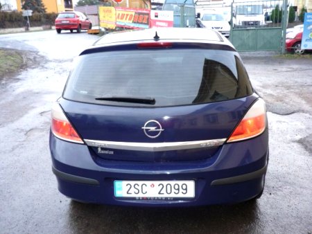 Opel Astra, 2004 - pohled č. 5