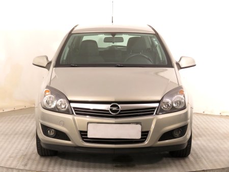 Opel Astra, 2010 - pohled č. 2