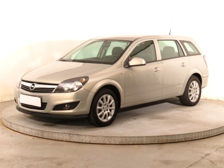 Opel Astra, 2010 - pohled č. 3