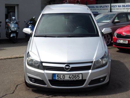 Opel Astra, 2005 - pohled č. 2