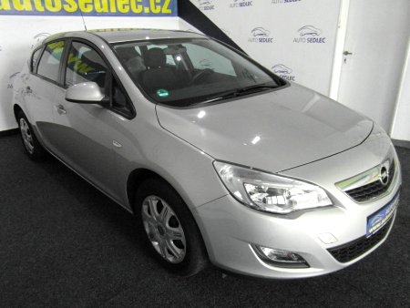 Opel Astra, 2010 - pohled č. 4