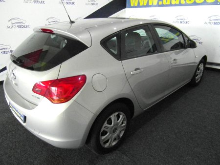 Opel Astra, 2010 - pohled č. 5