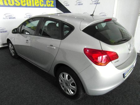 Opel Astra, 2010 - pohled č. 6