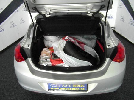 Opel Astra, 2010 - pohled č. 7