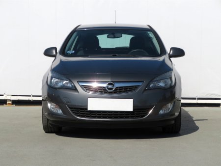 Opel Astra, 2012 - pohled č. 2