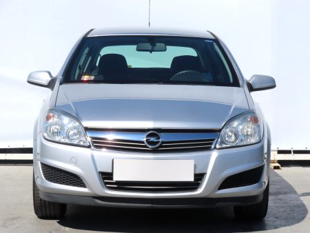 Opel Astra, 2010 - pohled č. 2