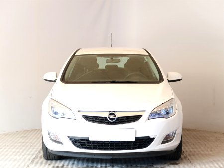 Opel Astra, 2011 - pohled č. 2