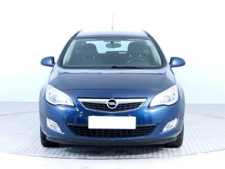 Opel Astra, 2012 - pohled č. 2