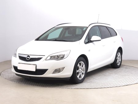 Opel Astra, 2011 - pohled č. 3