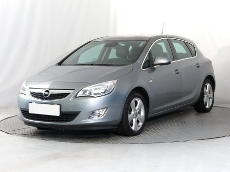 Opel Astra, 2012 - pohled č. 3