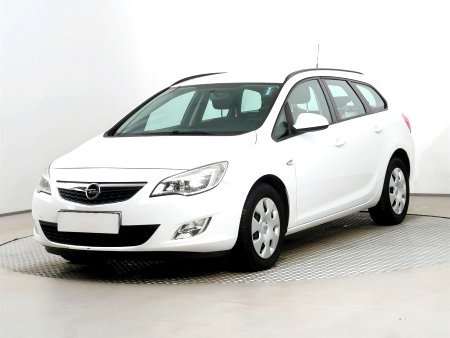 Opel Astra, 2011 - pohled č. 3